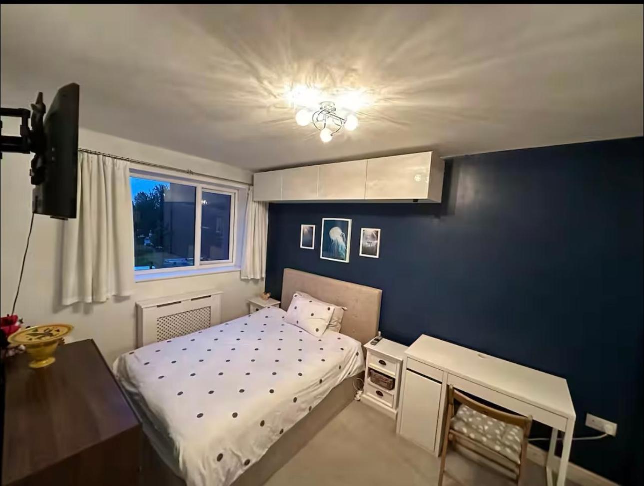 Room In Лондон Екстериор снимка